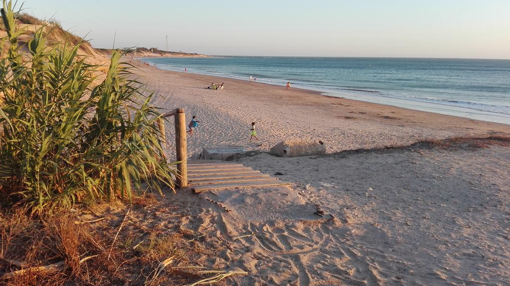 En Finca Las Dunas Dos Chalets Con Jacuzzis En Primera Linea De Playa , Uno De 4 Dormitorios Y Otro De 2 Dormitorios, Llama Al Seiscientos Veintisiete Cuatrocientos Diecisiete Trescientos Noventa Y Ocho 罗塔 外观 照片