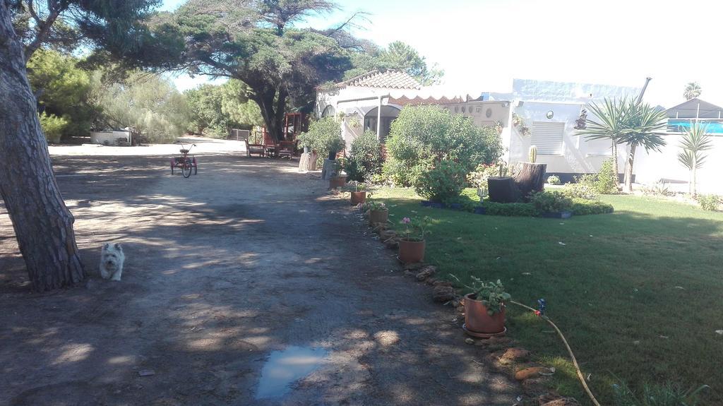En Finca Las Dunas Dos Chalets Con Jacuzzis En Primera Linea De Playa , Uno De 4 Dormitorios Y Otro De 2 Dormitorios, Llama Al Seiscientos Veintisiete Cuatrocientos Diecisiete Trescientos Noventa Y Ocho 罗塔 外观 照片